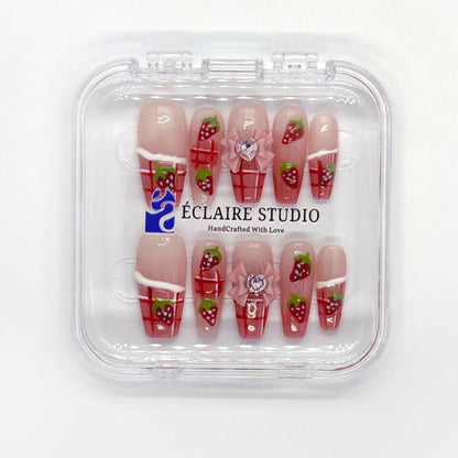 Strawberry Delight - Eclaire Studio